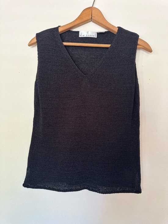 Kim Rogers Tops - Kim Rogers Black Knit V-Neck Sweater Tank Lightweight Layering women’s M #cbk